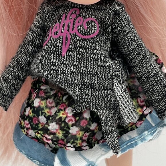 Bratz Cloe Doll Selfie Snaps Reboot 2015 MGA Entertainment pink hair - Picture 5 of 15